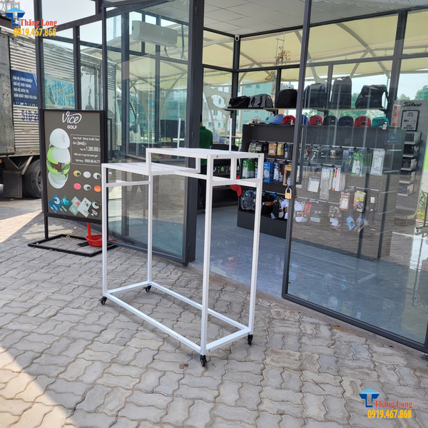 Lắp đặt kệ thời trang c&oacute; b&aacute;nh xe tại TP. Hồ Ch&iacute; Minh 